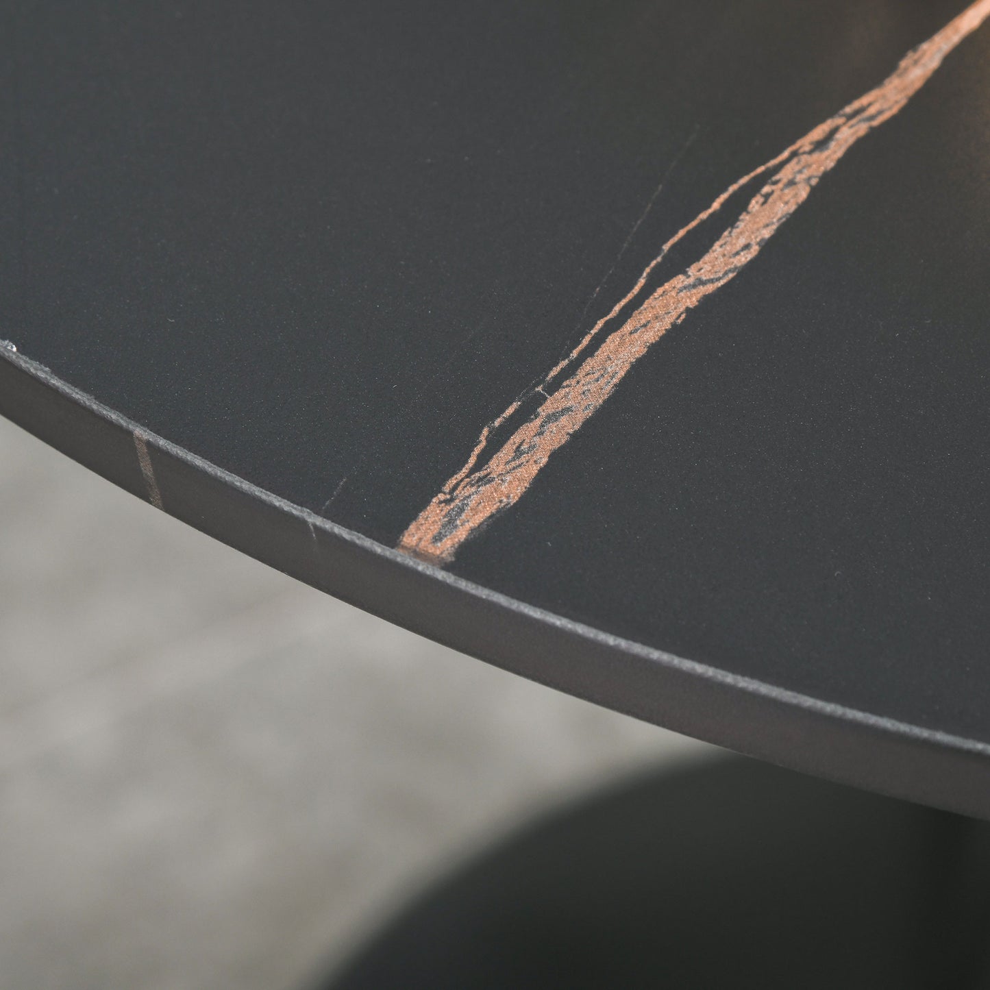 HOMCOM Modern Round Dining Table Leisure Coffee Bistro Table with Metal Base for Kitchen & Dining Room Black