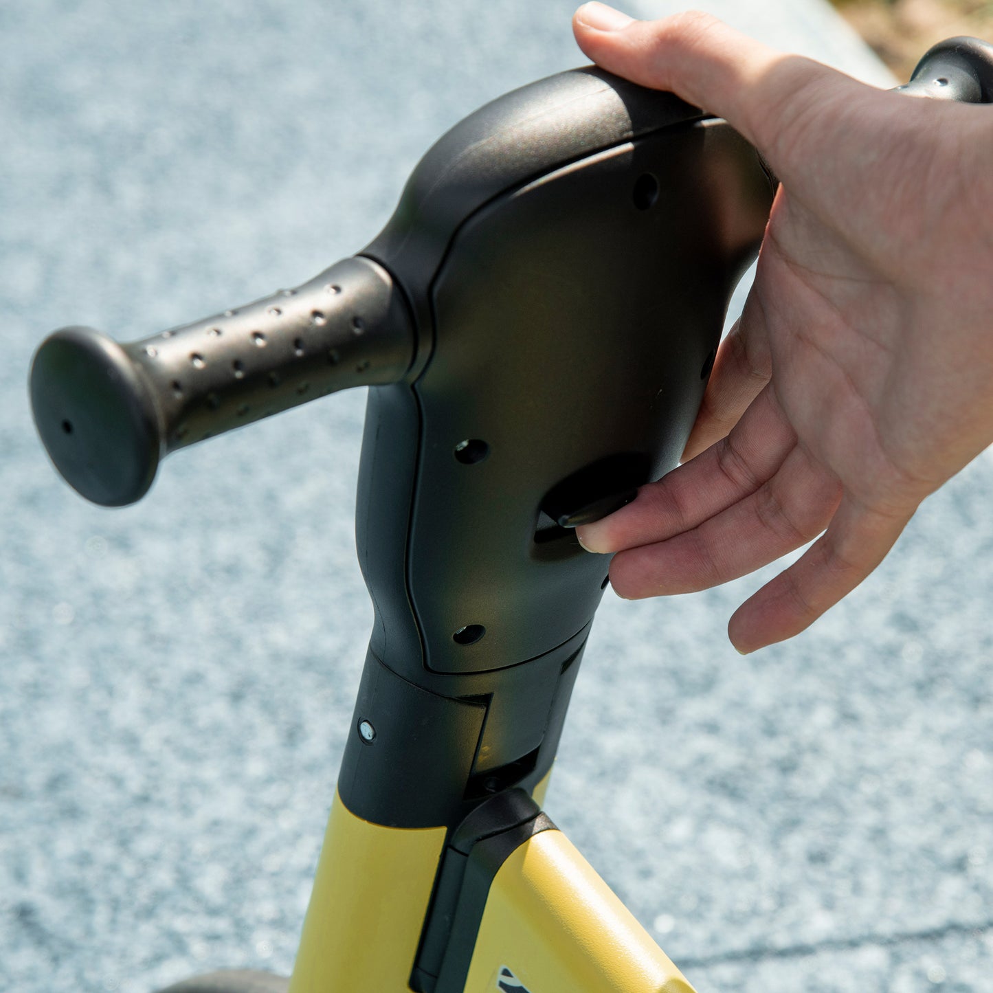 HOMCOM 4-in-1 Tricycle for Kids, Baby Trike with Adjustable Push Handle, Detachable Foot Rest for 18-60 Months, Yellow