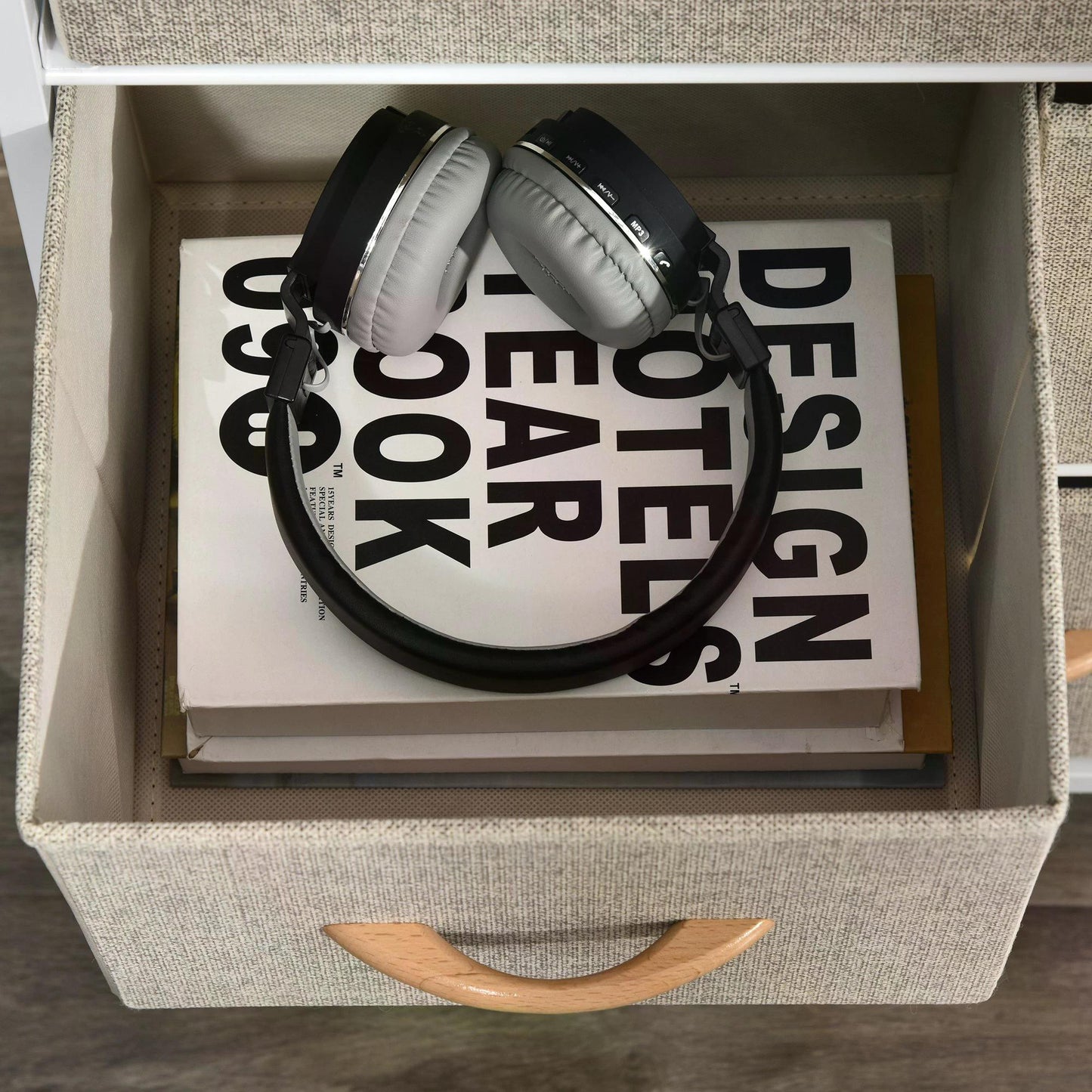 HOMCOM Chest of Drawers Bedroom Unit Storage Cabinet with 4 Fabric Bins for Living Room, Bedroom and Entryway, White