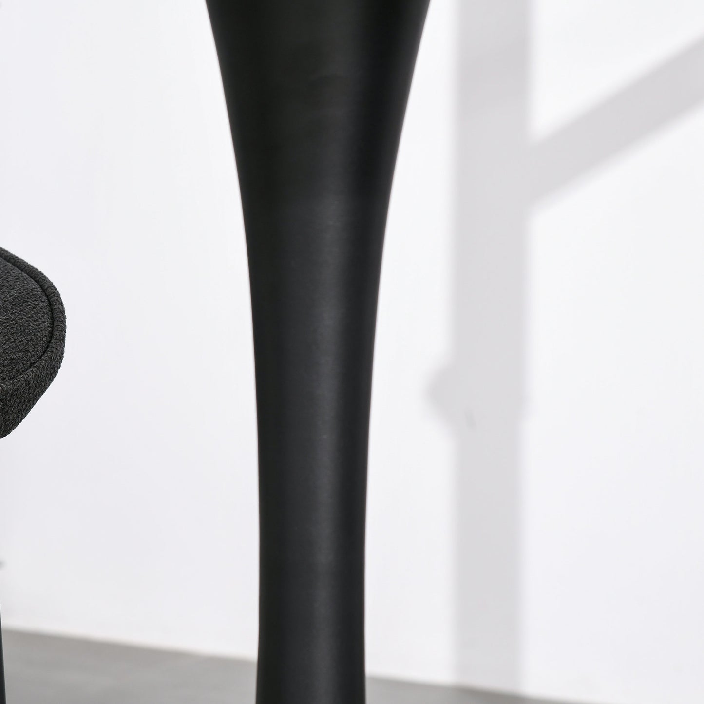 HOMCOM Modern Round Dining Table Leisure Coffee Bistro Table with Metal Base for Kitchen & Dining Room Brown