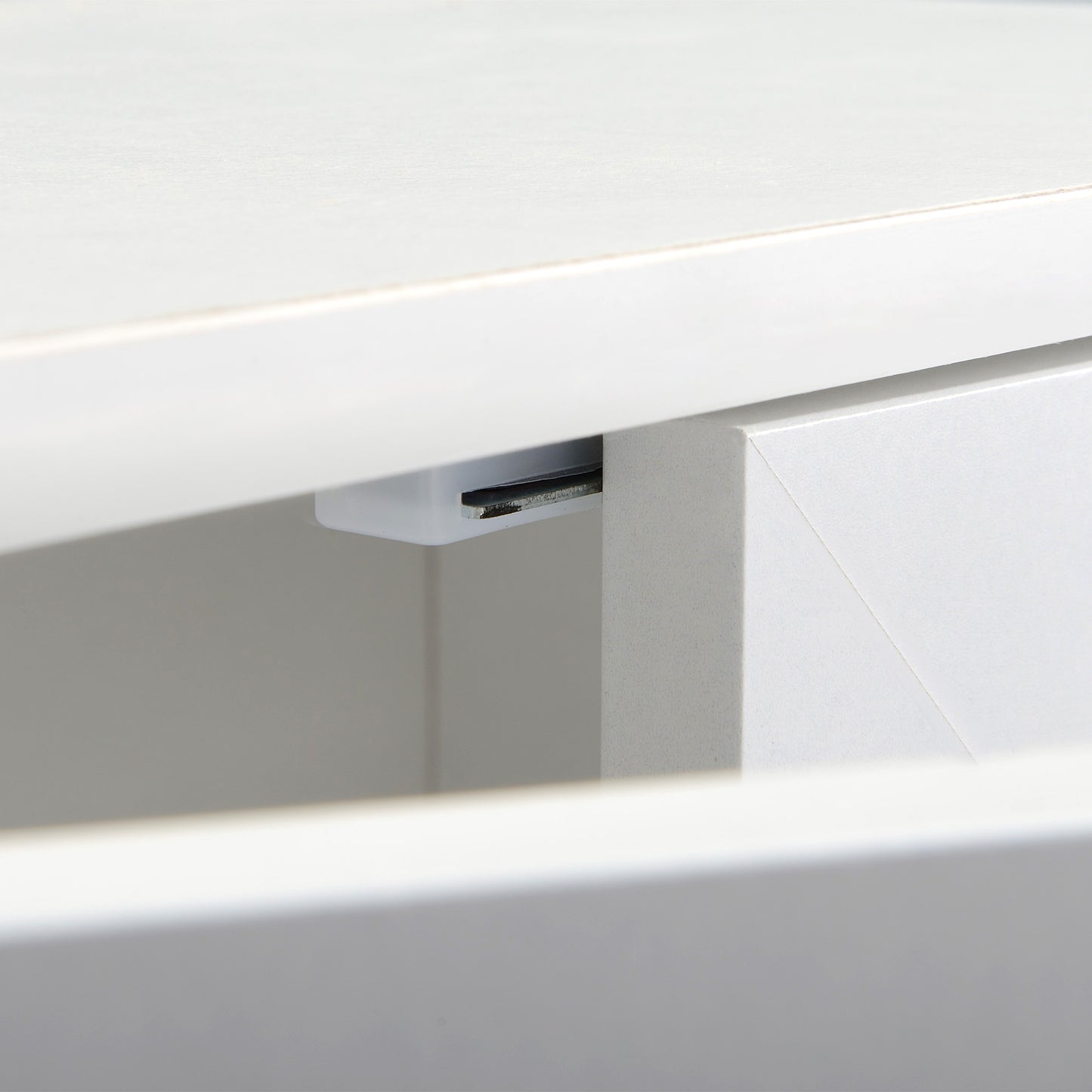 HOMCOM Media Cabinet - Holds up to 100 CDs, 4-Tier CD Storage Unit, Modern Bookcase with Magnetic Doors and Wide Base for Home, White