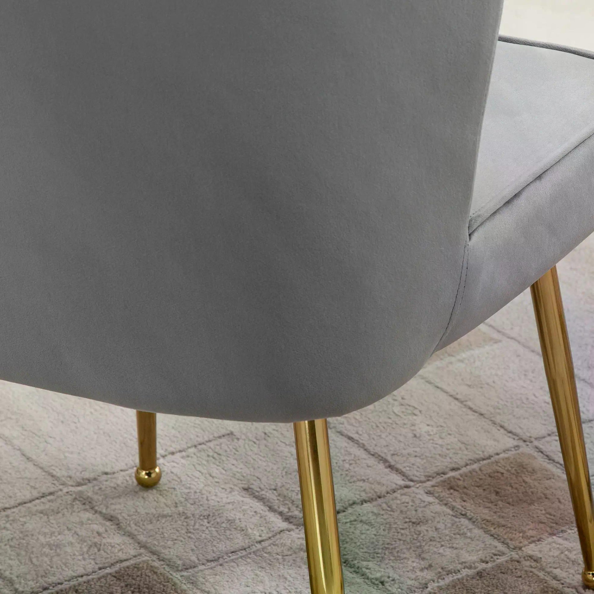 HOMCOM Velvet-Feel Shell Luxe Accent Chair, Glam Vanity Chair Makeup Seat, Home Bedroom Lounge with Metal Legs Comfort Padding, Grey