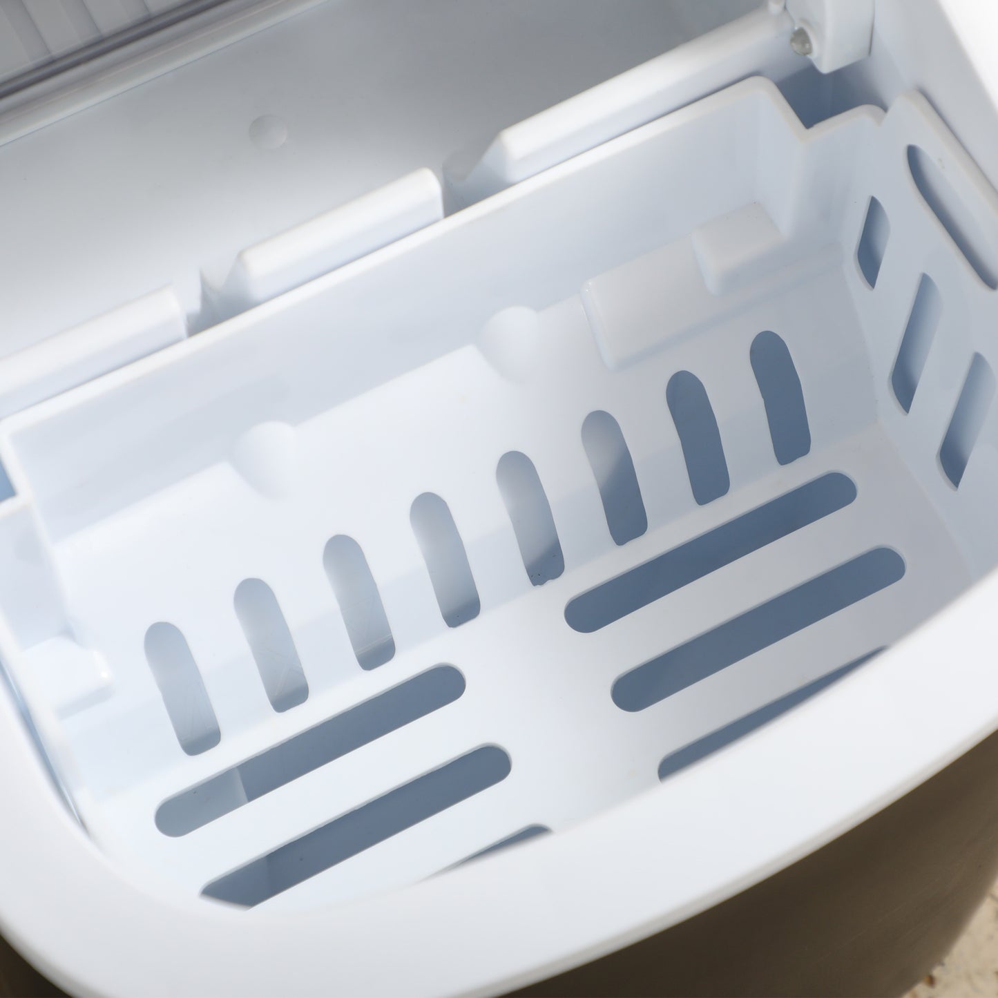 HOMCOM Ice Maker Machine Counter Top, 12Kg in 24 Hrs, 9 Cubes Ready in 6-12Mins, Portable Ice Cube Maker with Ice Scoop and Basket, Black