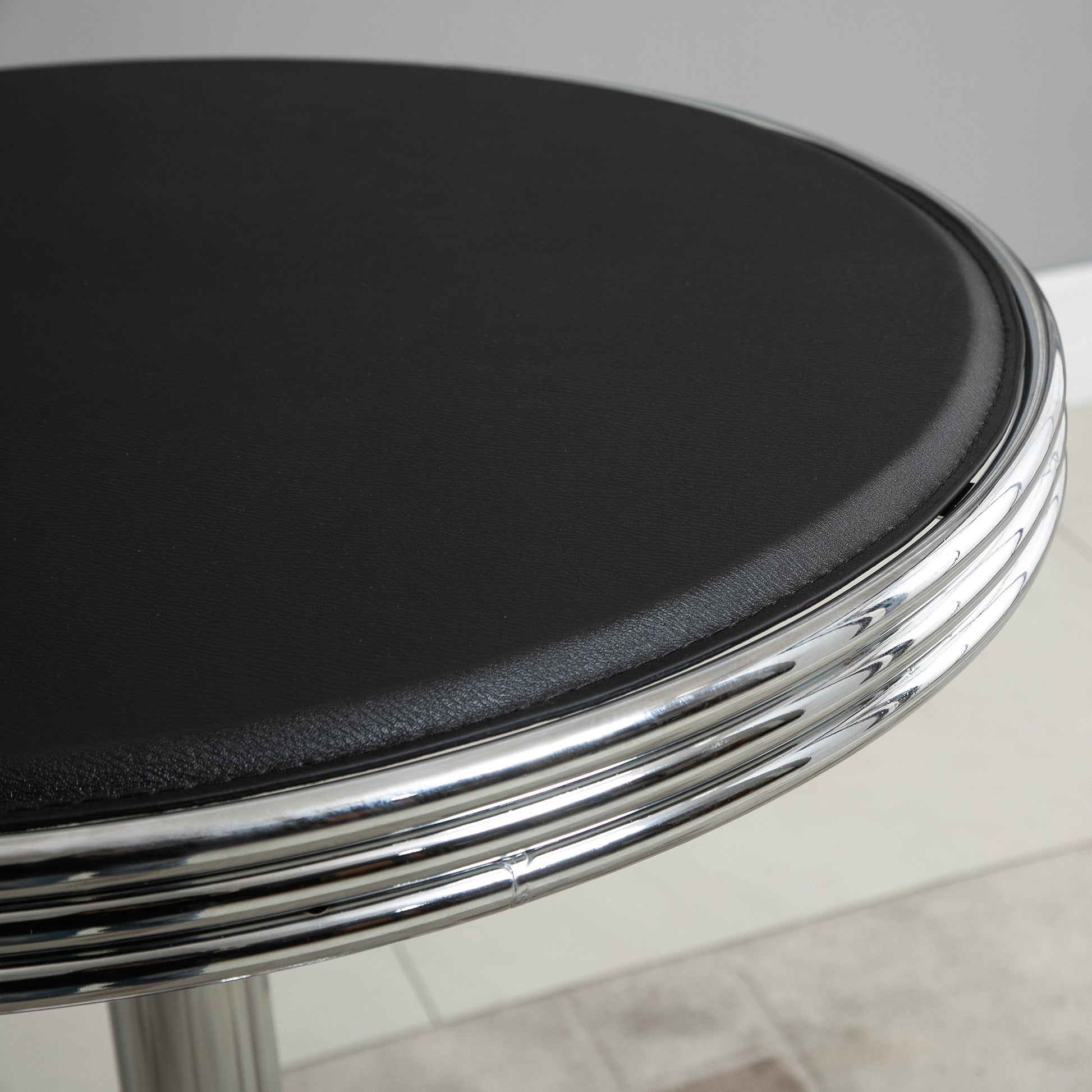 HOMCOM Round Height Adjustable Pub Table Counter Bar Table with Faux Leather Tabletop and Adjustable Footrest for Dining Room, Home Bar