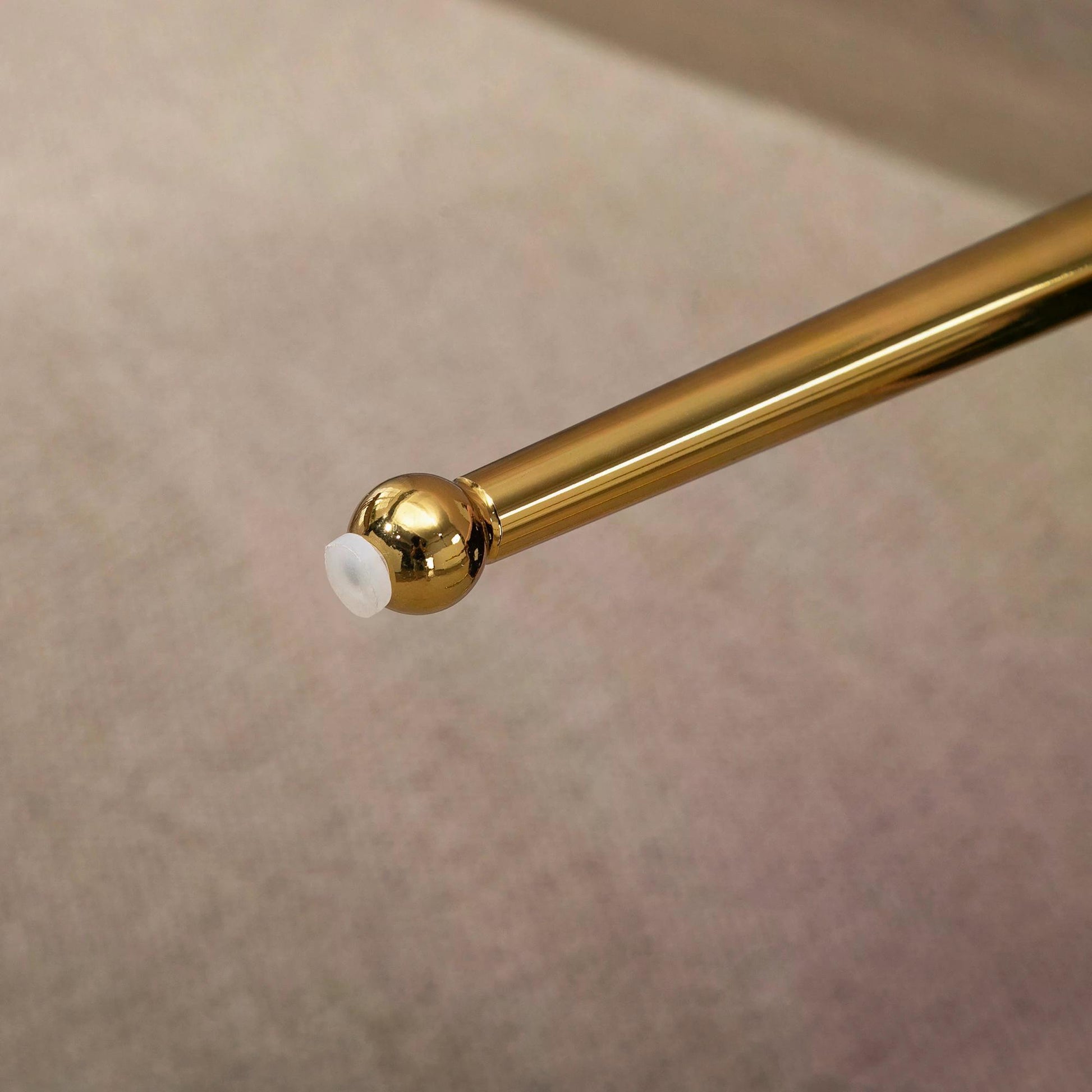 HOMCOM Velvet-Feel Shell Luxe Accent Chair, Glam Vanity Chair Makeup Seat, Home Bedroom Lounge with Metal Legs Comfort Padding, Pink