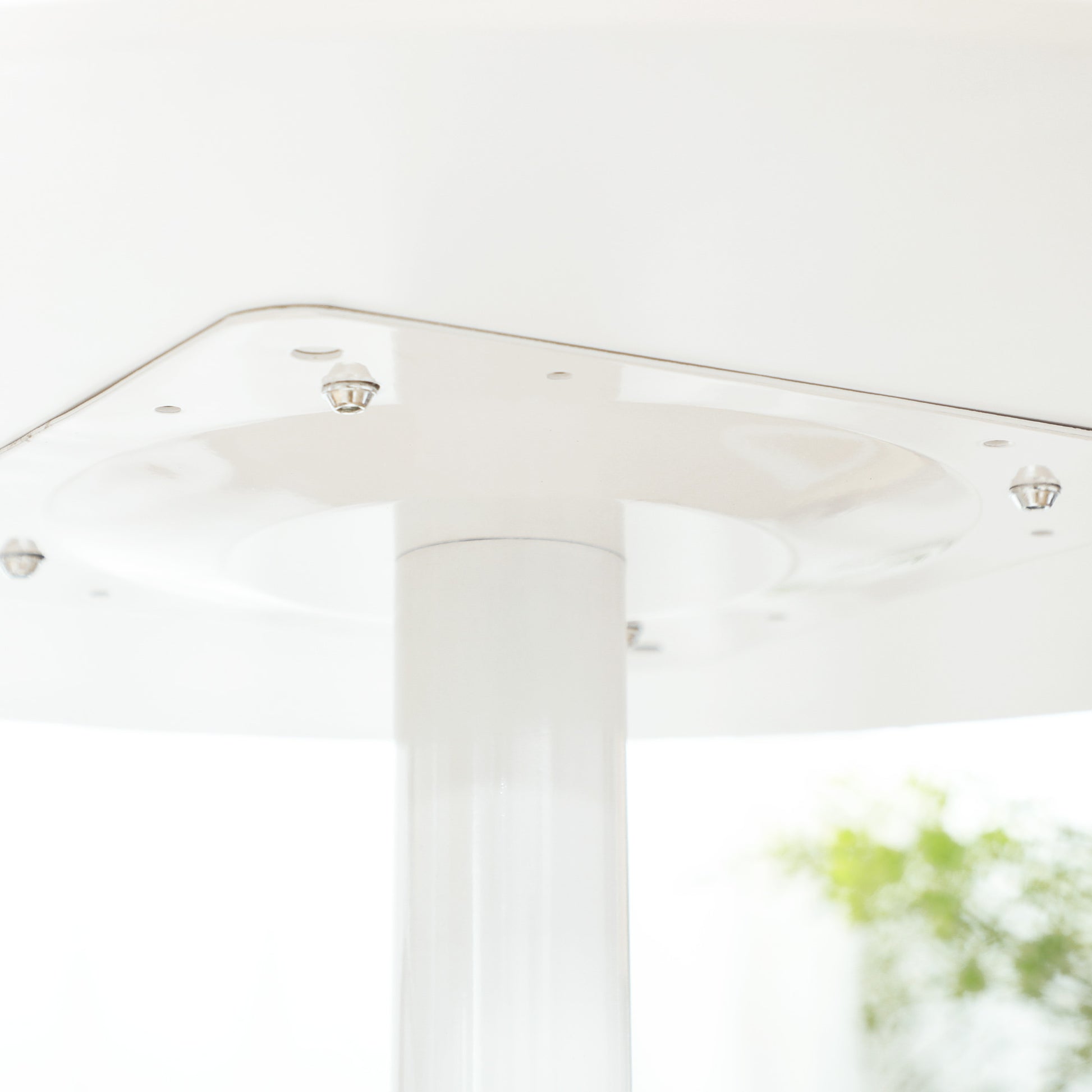 HOMCOM Round Dining Table, Modern Dining Room Table with Steel Base, Non-slip Foot Pad, Space Saving Small Dining Table, White