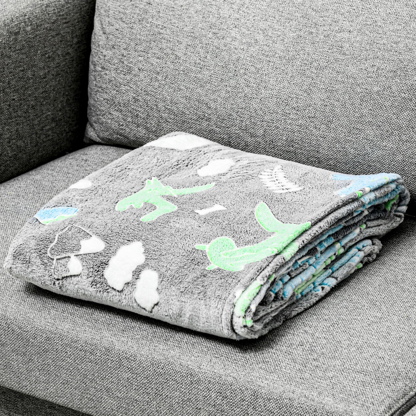 HOMCOM Glow in The Dark Flannel Fleece Throw Blanket, Fluffy Warm Throw Blanket, Kids Dinosaur Luminous Blanket, 203x153cm, Grey