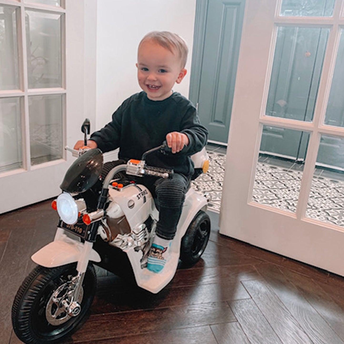 HOMCOM Kids 6V Battery PP Motorcycle Ride On Trike w/ Lights Music Horn 18 - 36 Months White