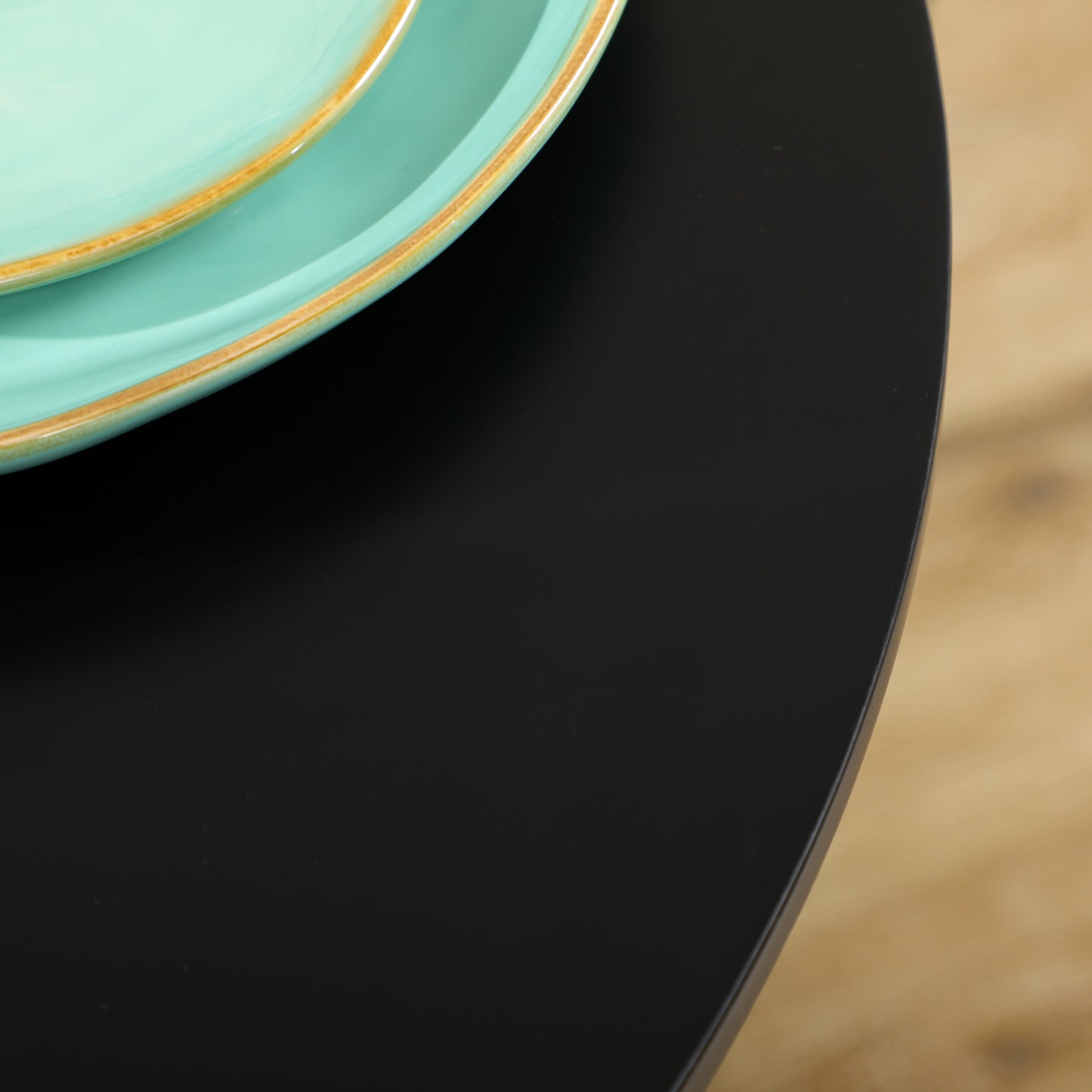 HOMCOM Round Dining Table, Modern Dining Room Table with Steel Base, Non-slip Foot Pad, Space Saving Small Dining Table, Black