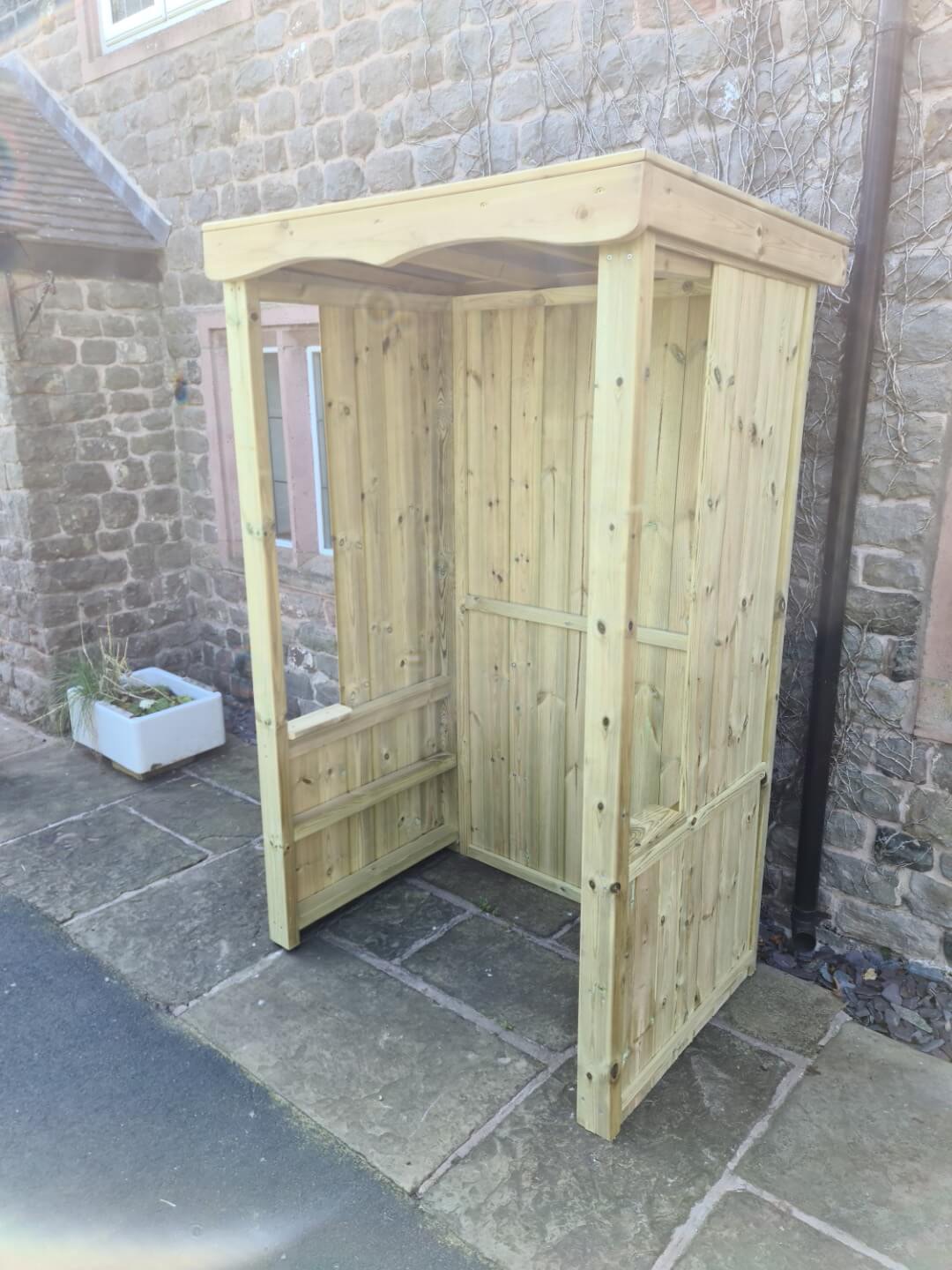 Small Poly Smoking Shelter